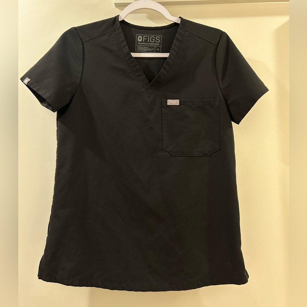 FIGS BLACK women's Catarina - One-Pocket Scrub Top XS